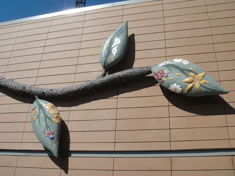 The installed leaves on the side of the villas at gower building.